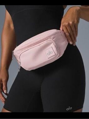 ALO Yoga Explorer Ballet Pink  Belt Bag 3L